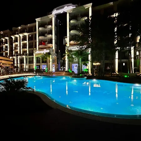 Private Grand 15 Apartment